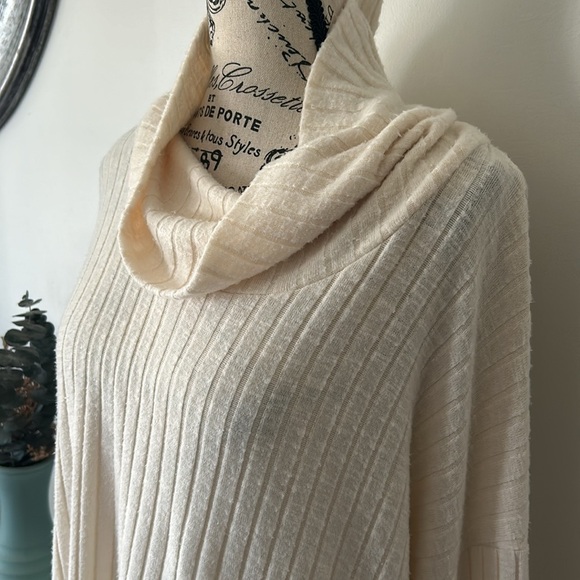 Gilli Soft Cowl Neck Split Back Sweater Women's size LP - Picture 2 of 8